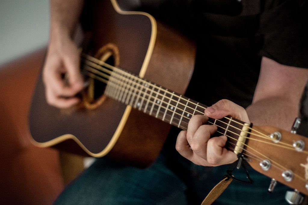 Jak nauczyć się gry na gitarze? Porady i wskazówki